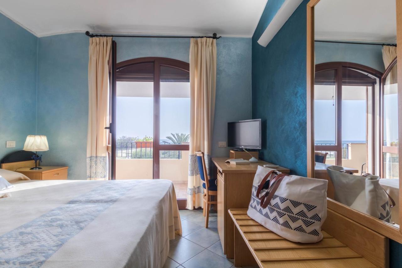 Hotel Villa Del Mare Solanas Solanas  Exterior photo